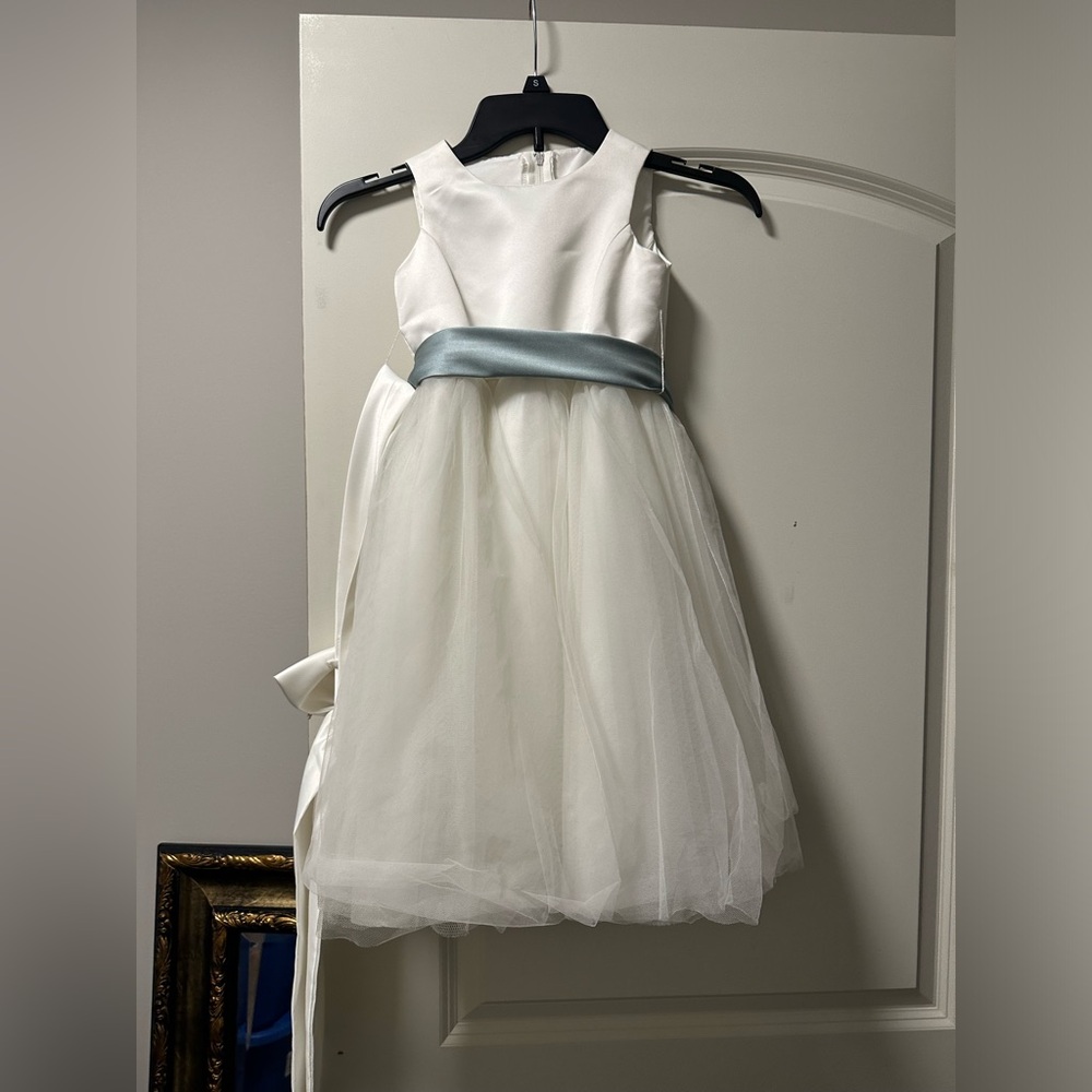 David’s Bridal Ivory/Off White Flower Girl Dress